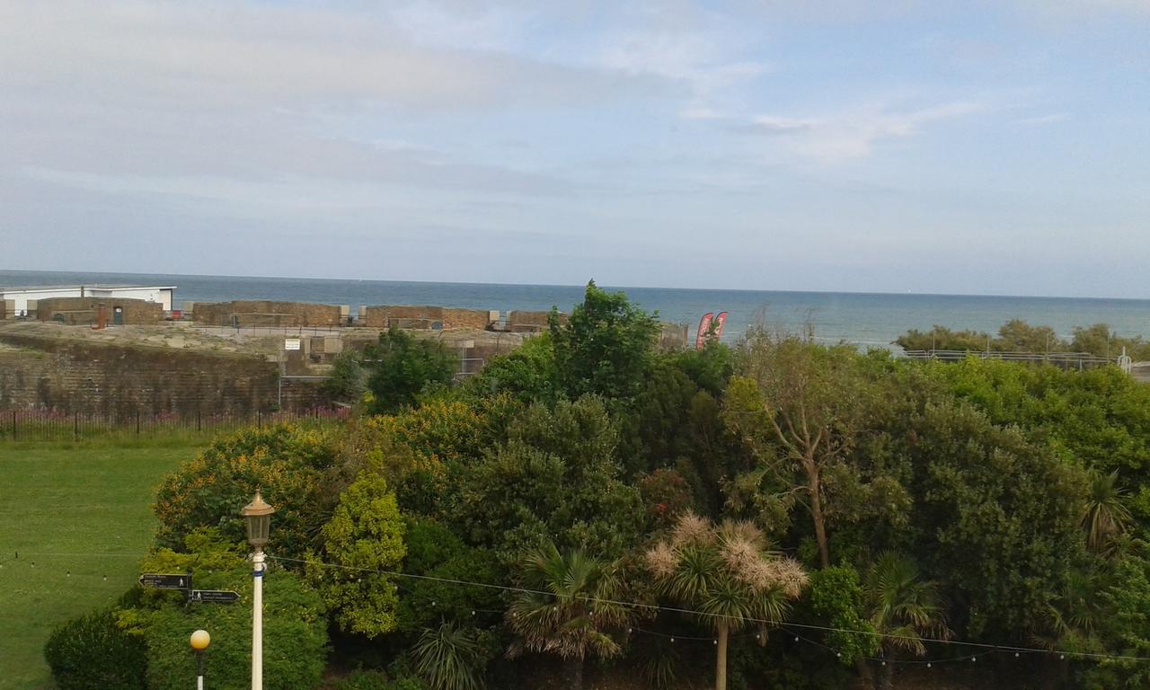 By The Sea Bed And Breakfast Eastbourne Dış mekan fotoğraf