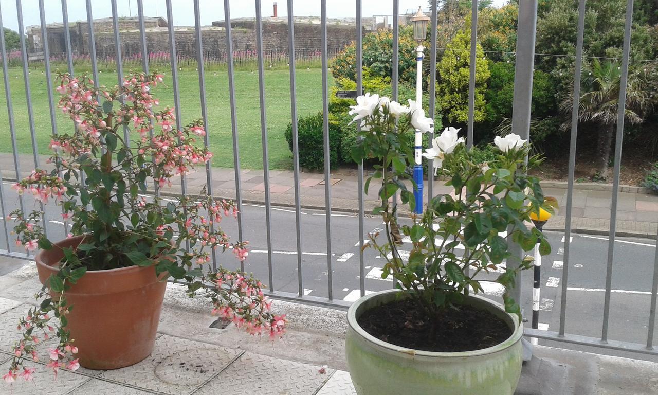 By The Sea Bed And Breakfast Eastbourne Dış mekan fotoğraf