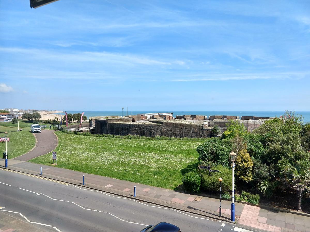 By The Sea Bed And Breakfast Eastbourne Dış mekan fotoğraf