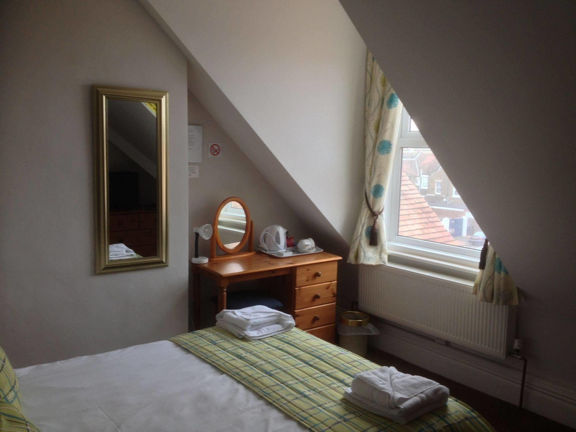 By The Sea Bed And Breakfast Eastbourne Dış mekan fotoğraf