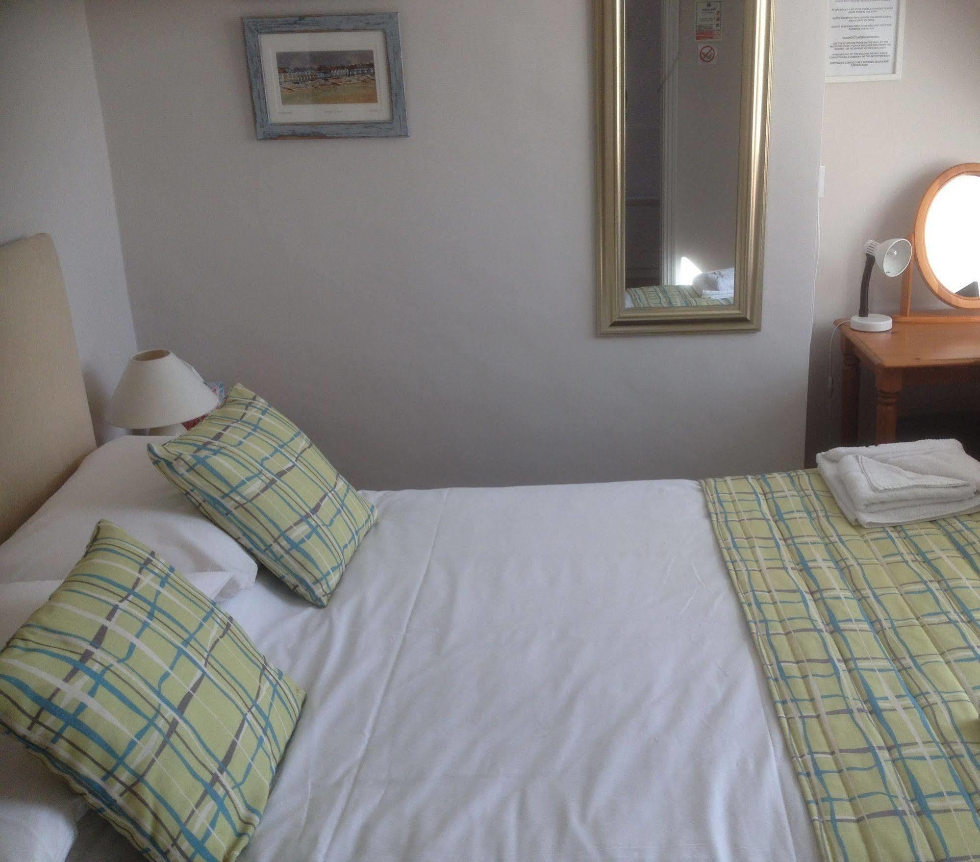 By The Sea Bed And Breakfast Eastbourne Dış mekan fotoğraf