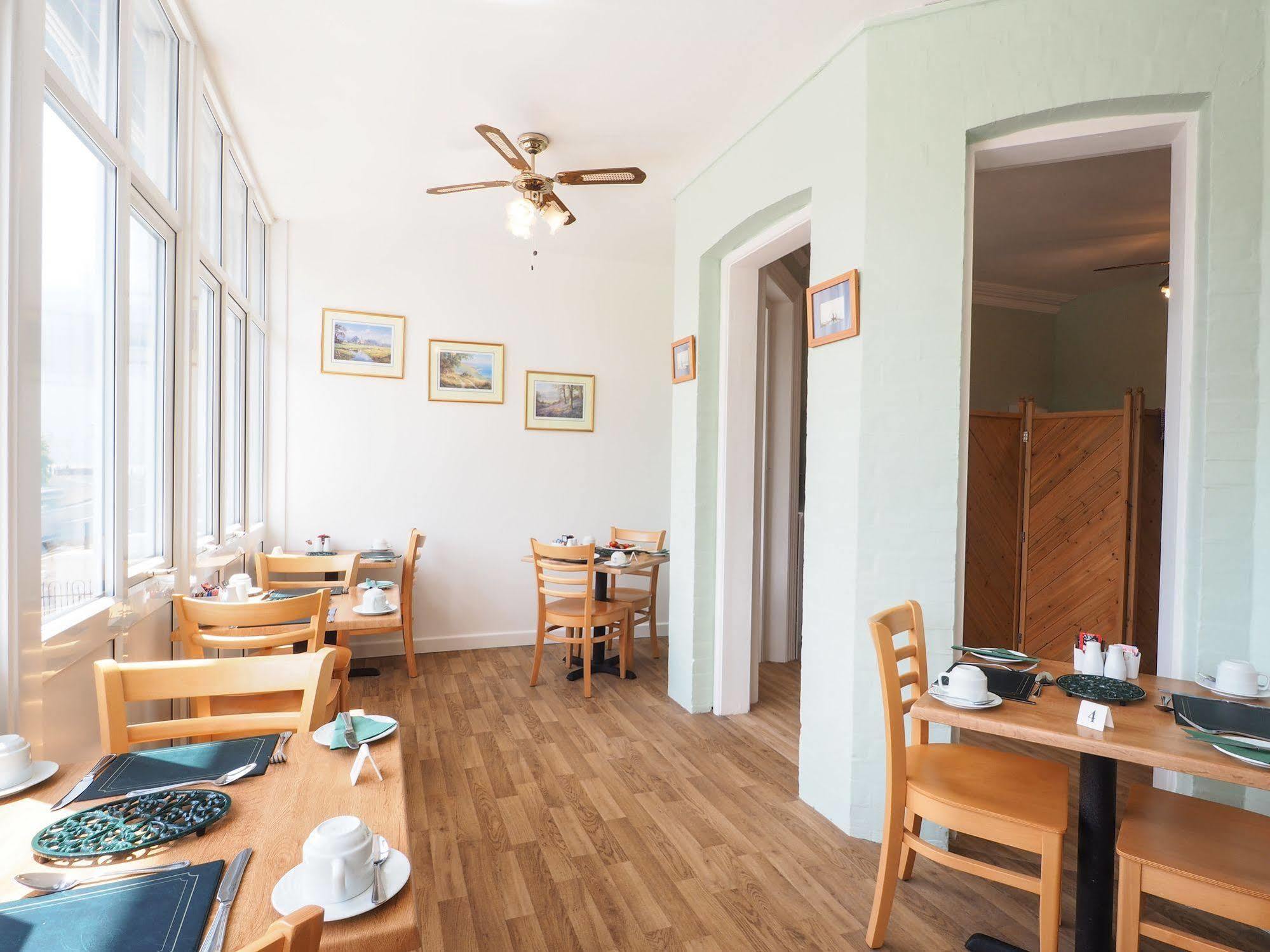 By The Sea Bed And Breakfast Eastbourne Dış mekan fotoğraf