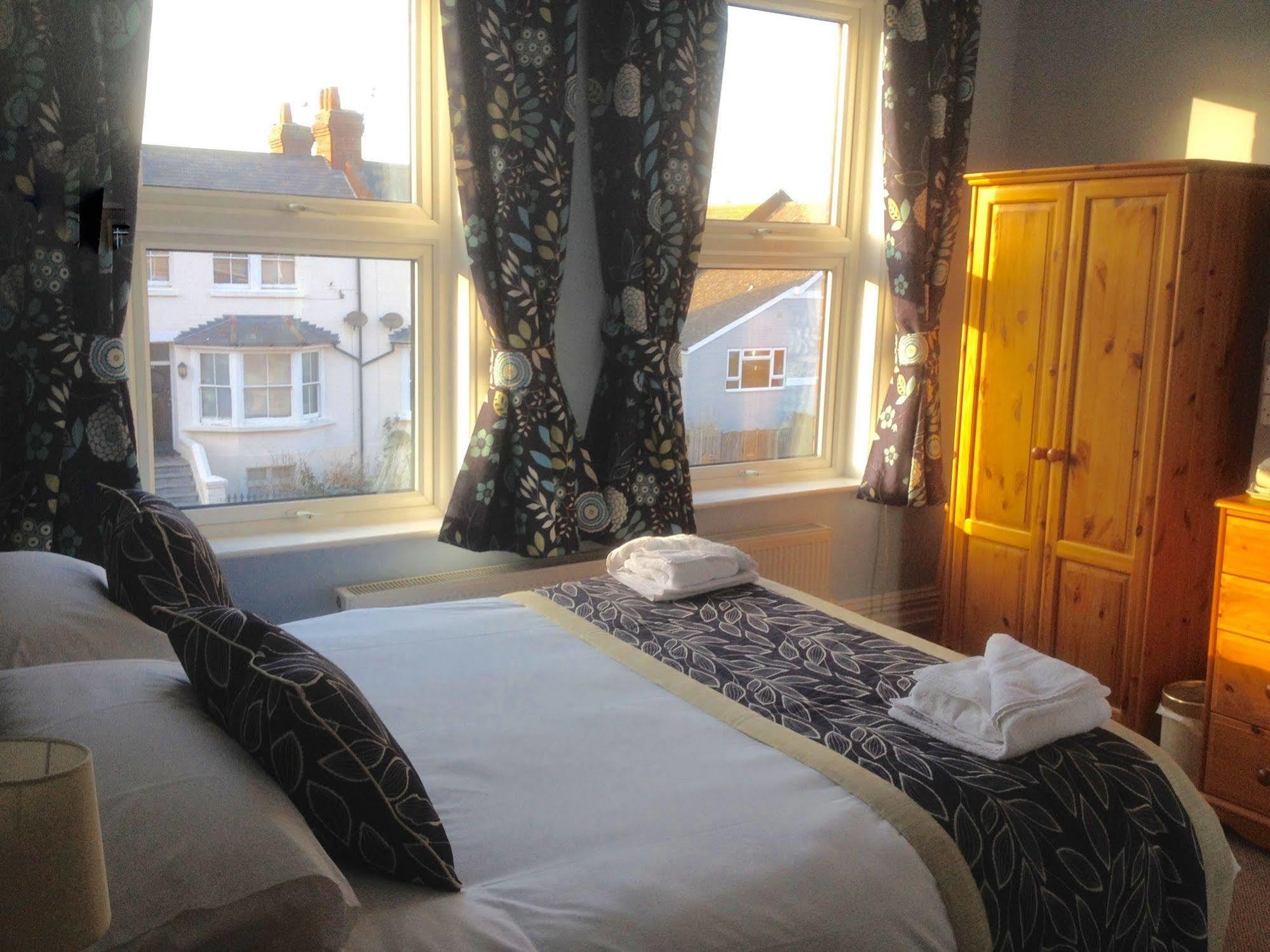 By The Sea Bed And Breakfast Eastbourne Dış mekan fotoğraf