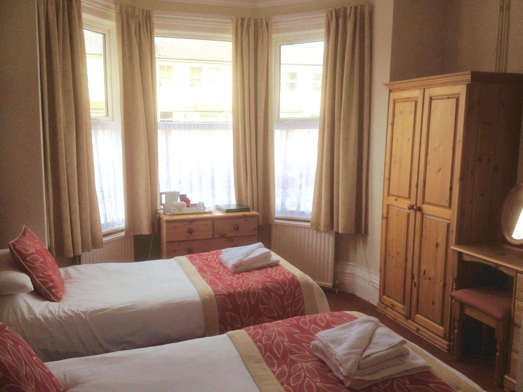 By The Sea Bed And Breakfast Eastbourne Dış mekan fotoğraf