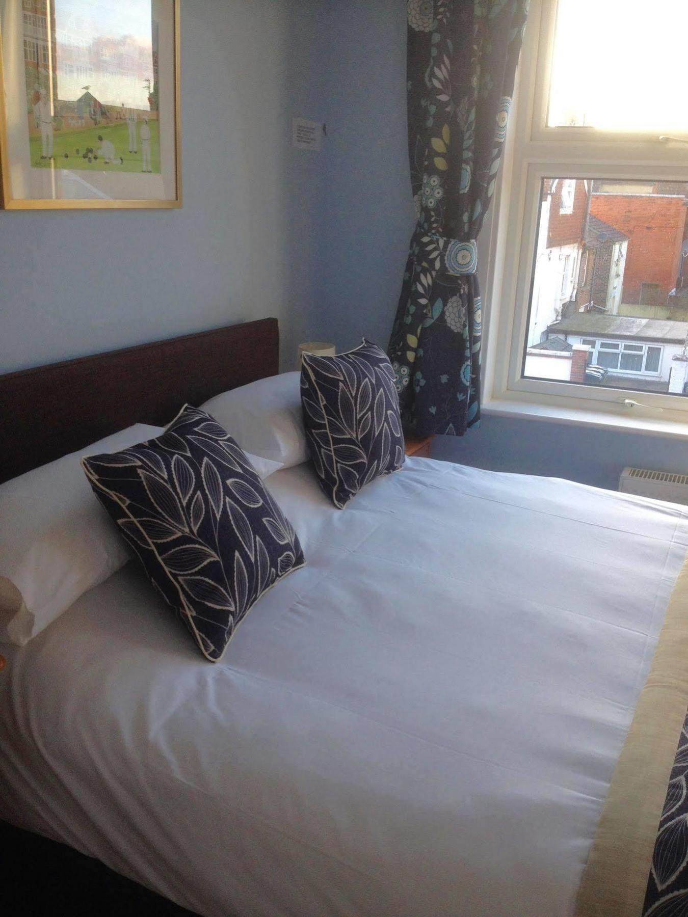 By The Sea Bed And Breakfast Eastbourne Dış mekan fotoğraf