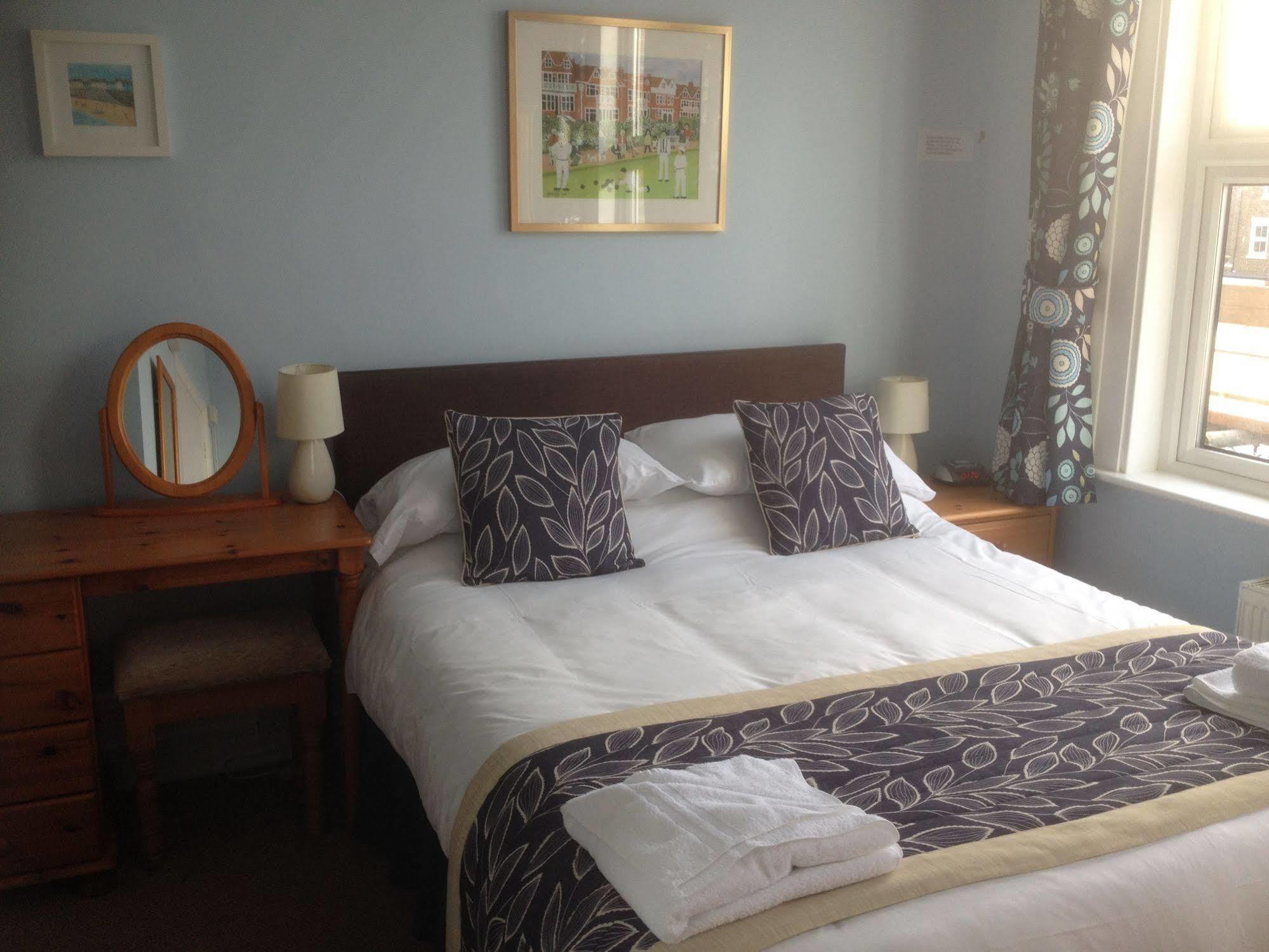By The Sea Bed And Breakfast Eastbourne Dış mekan fotoğraf