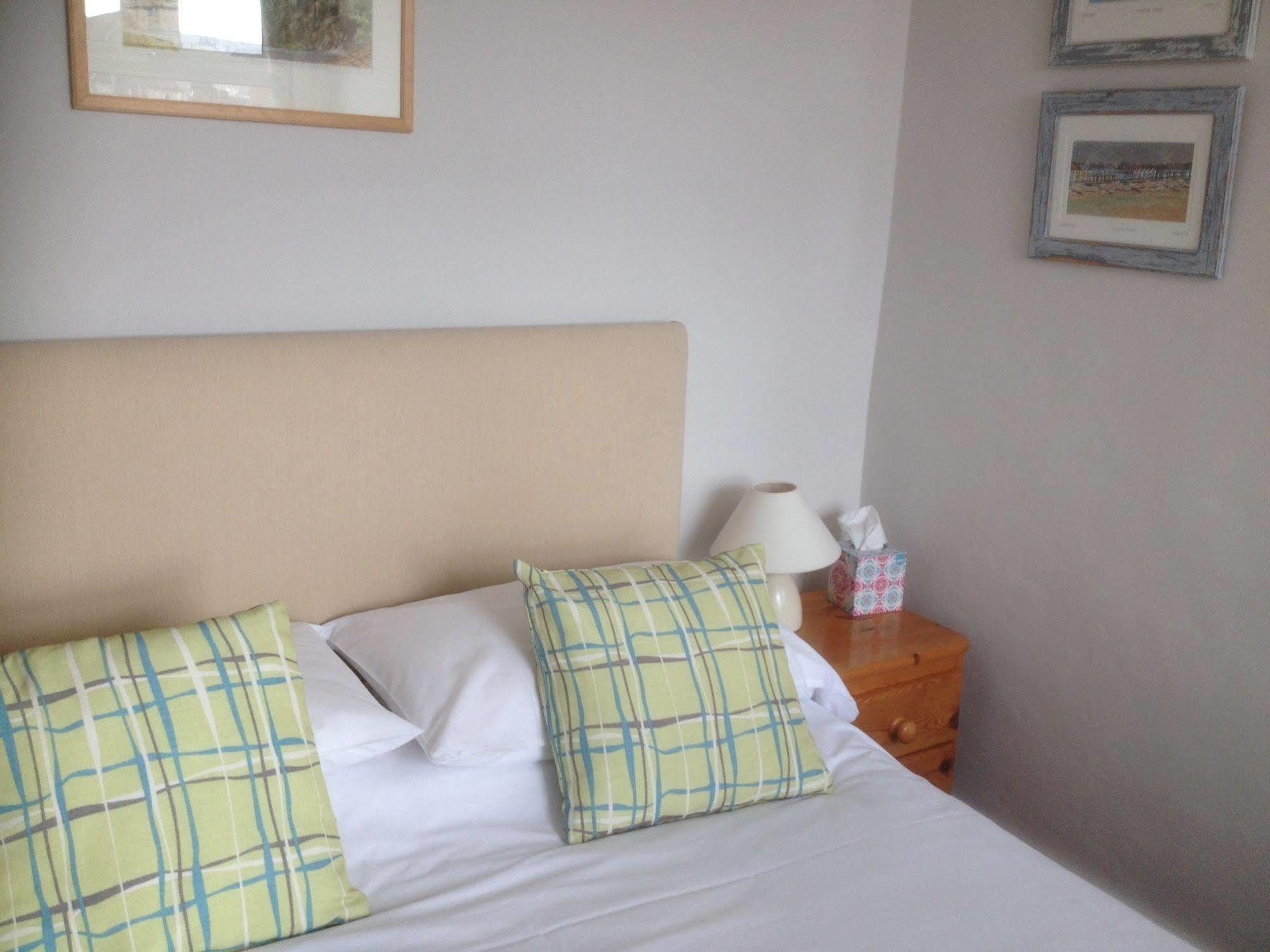 By The Sea Bed And Breakfast Eastbourne Dış mekan fotoğraf